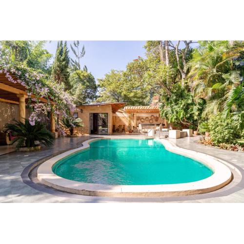 Serene Retreat in Tropical Oasis