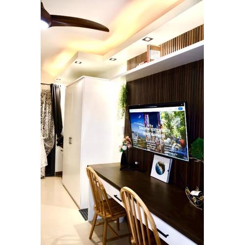 Serene Stays at Shore