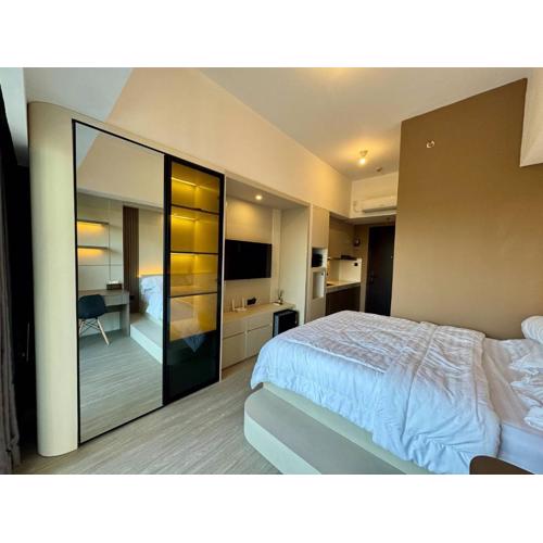 Serene Studio at Casa De Parco Apartment