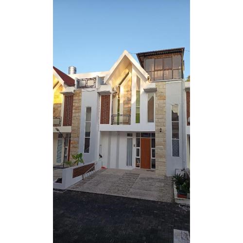 Serene Villa in Batu with 3 Bedrooms and a Rooftop