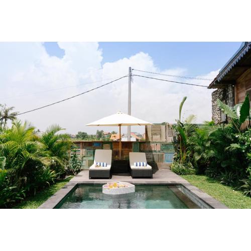 Serene Wooden House - 1BR Villa Close to Beach
