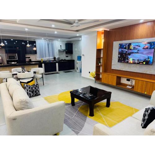 Serenum I 2BR in Nyali, AC, pool, close to beach