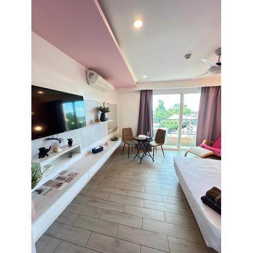 Seven Seas Resort C402 -beautiful studio in the largest condo on Jomtien