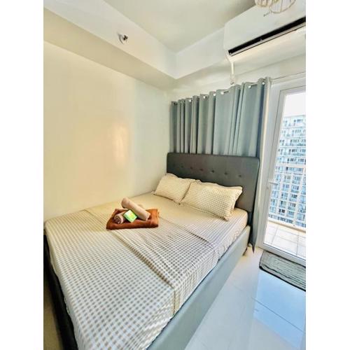 SGG Place Deluxe Room- MOA Shell Residences Near NAIA