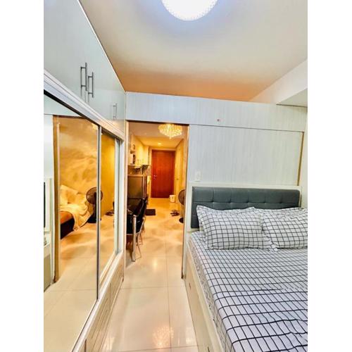 SGG Place Deluxe Room Pool View - MOA Shell Residences Near Airport