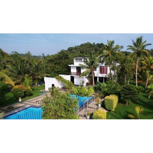 Shades Hotel & Villa