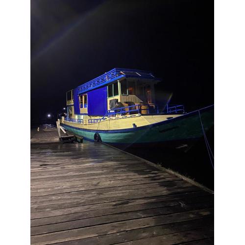 Shankara Orangutan Kelotok Cabin Houseboat