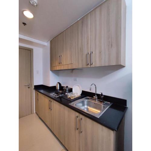 Shatze's Place-One Bedroom Pool view near MOA and Airport