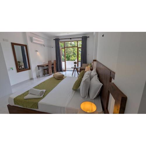 Shavona Bliss Mirissa