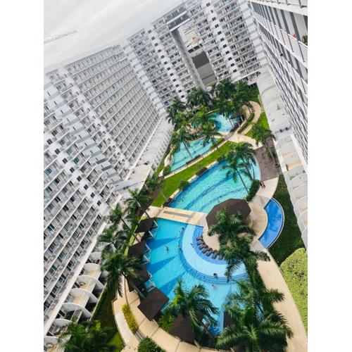 Shell Residences MOA by Kirstie