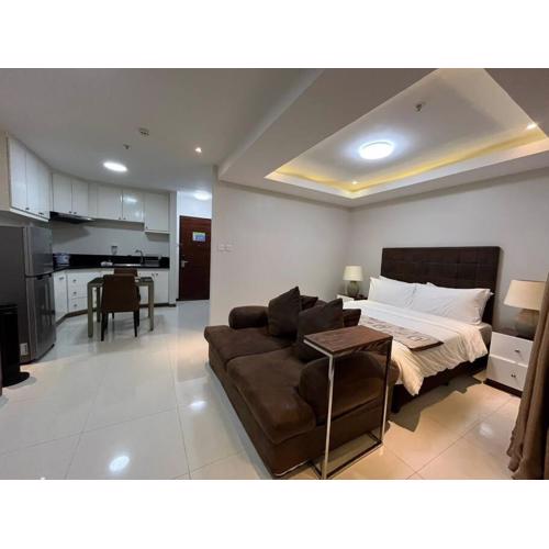 Sheryll Escapes - 305 La Grande Studio, cozy condo with hotel amenities!