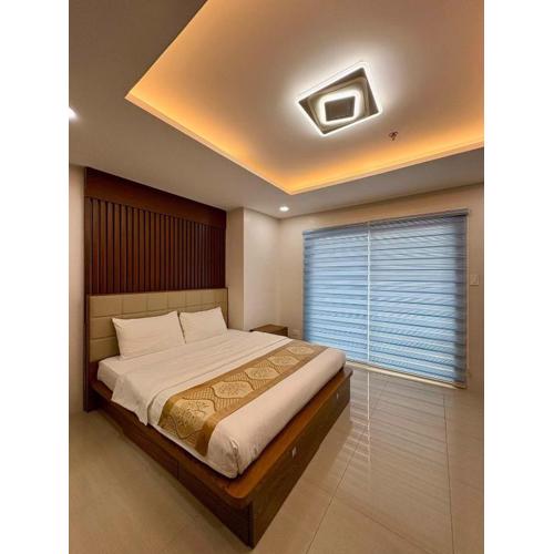 Sheryll Escapes - Angelic Premiere studio with balcony WiFi & Housekeeping