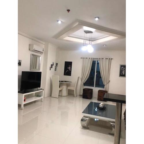 Sheryll Escapes - Kandi comfortable 1bedroom, king bed, housekeeping