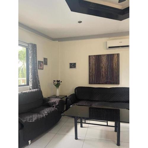 Sheryll Escapes - Kandi large 1BR with king bed Netflix and housekeeping