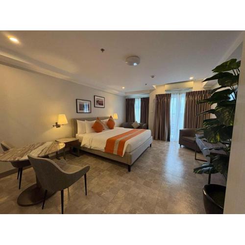 Sheryll Escapes - La Grande Phase 2, Grand Studio 524 with Balcony, Wifi & Netflix