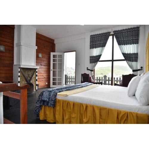 shiny cot Triple room with lake view