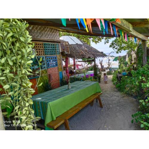 Shirley's Cottage - Pamilacan Island