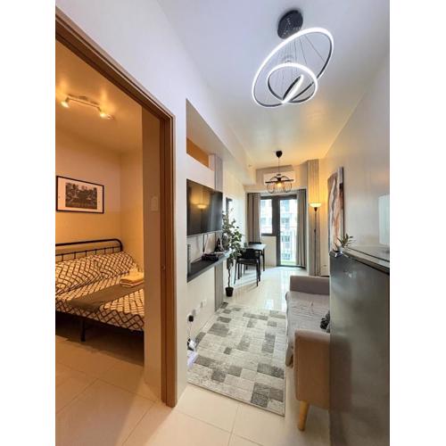 Shore 1BR near MOA SMX IKEA, near NAIA, with Balcony