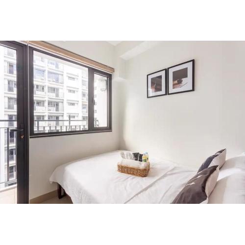 Shore 2 Apartment with Balcony