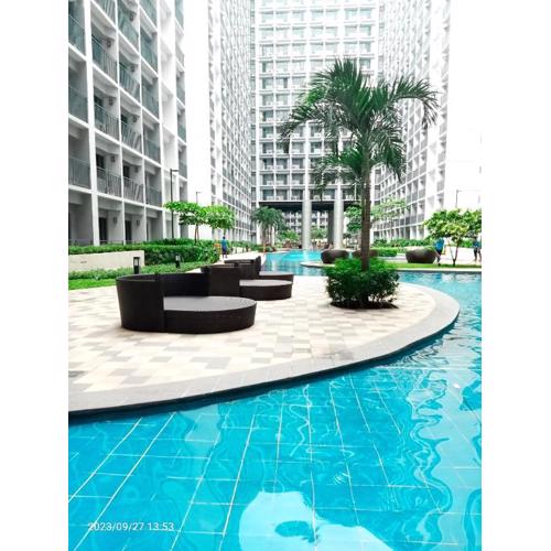 Shore 2 Residences 1BR Deluxe Room in MOA Complex