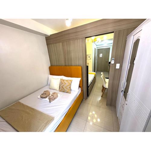 Shore 2 Residences Double Bed Good for 2- 4 Guests by Prime Stay MOA Room 1145