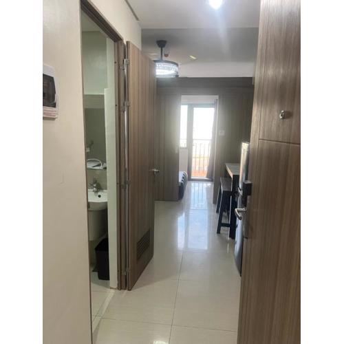 Shore 2 Residences Executive Suite by JMS