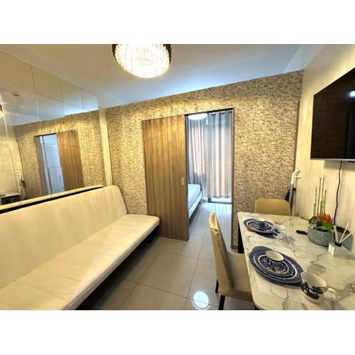 Shore 2 Residences Room 1925 Walk away from SM Mall of Asia, IKEA, SMX and close to Manila Ocean Park & PICC