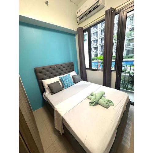 Shore 2 Residences Room 266 POOL SIDE 2 Beds Good for 4 by Prime Stay MOA