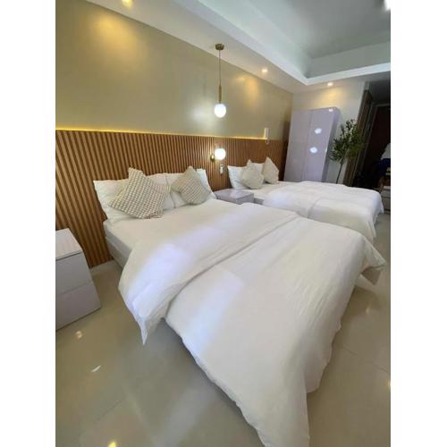 Shore 3 Residences Authentic Japanese-Style Bedroom with Pool View - MOA Complex