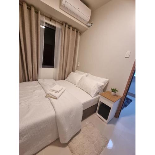 Shore 3 Residences Mall of Asia Pool view Netflix free wifi