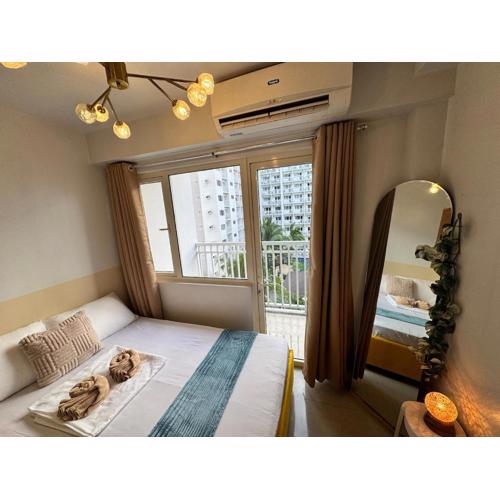 Shore Residences Banana Room with 2 Beds Good for 4 Guests Pool View Room 622 by Prime Stay