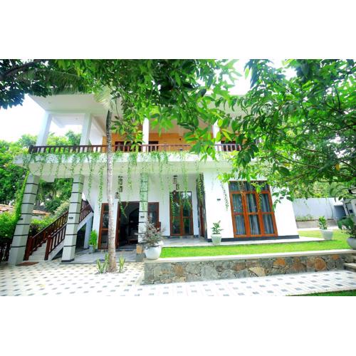 Shoreline House Hiriketiya