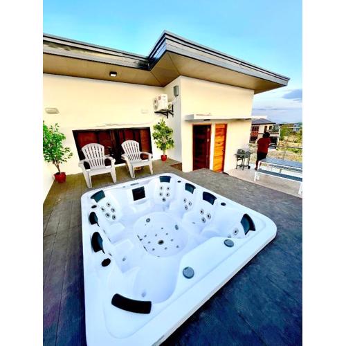 Sierra Bay View Jacuzzi Overlooking Roofdeck