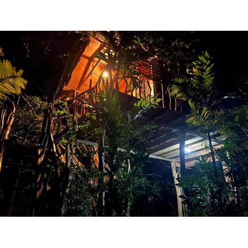 Sigiriya Rock Gate Tree House