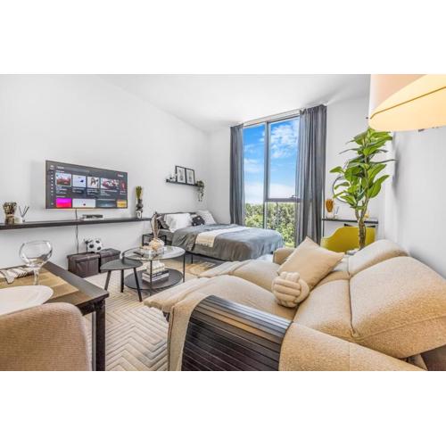 Silhouette Suite Studio by JK