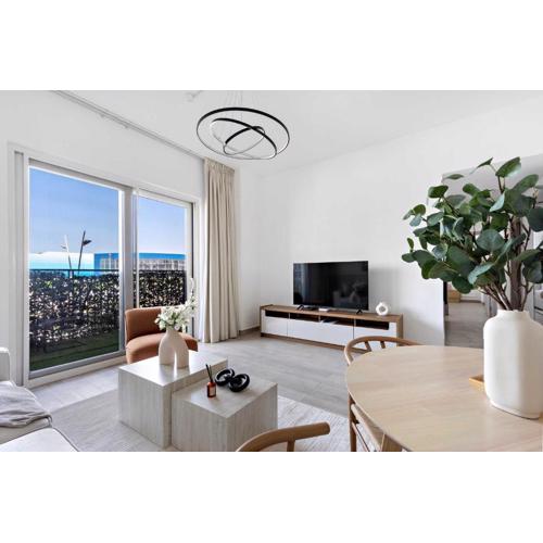 Silkhaus Modern 2BDR with Canal View on Yas Island