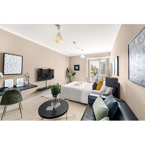 Silkhaus Modern Studio near Almas in West Lake