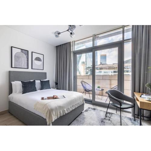 Silkhaus stunning studio in central DIFC with balcony