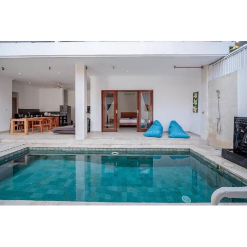 Silver Moon - Fantastic 4BR Villa in Seminyak Top Location