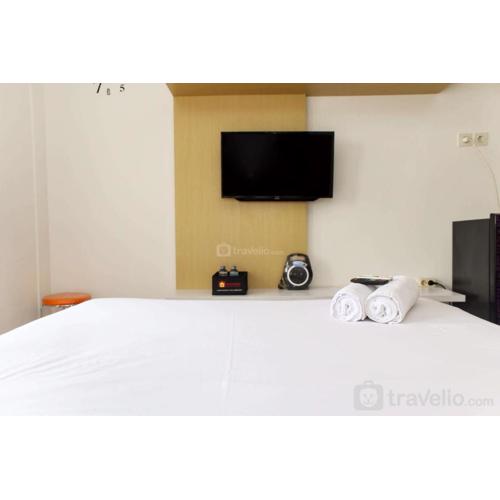 Simple and Comfort Studio at Riverview Jababeka Apartment By Travelio