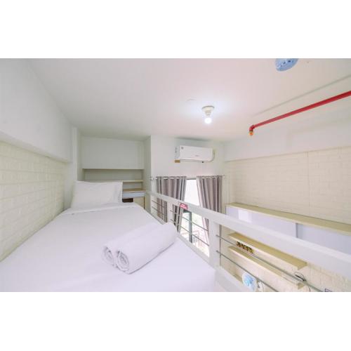 Simple and Cozy Living Studio Room Dave Apartment By Travelio