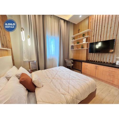 Simple, Modern Cozy Condo in Lafayette Park Square