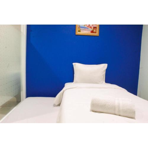 Simple Studio Room at Guest House Way Seputih near Central Park By Travelio