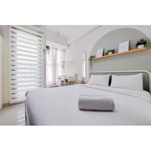 Simply and Cozy Living Studio Transpark Bintaro Apartment By Travelio