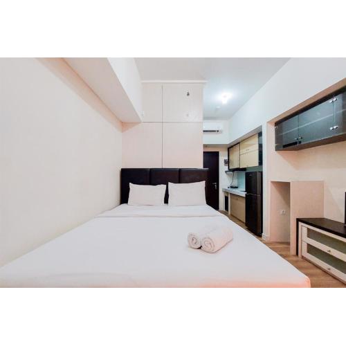 Simply and Modern Studio at Casa de Parco Apartment By Travelio