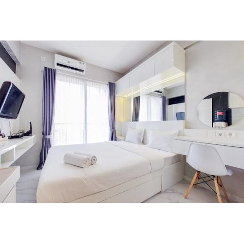 Simply and Restful Studio Apartment at Sky House BSD By Travelio
