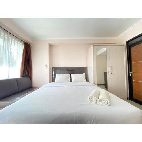Simply Bright Studio Room at Gateway Pasteur Apartment By Travelio