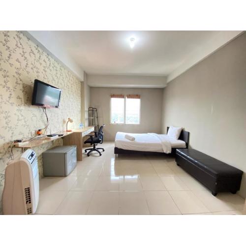 Simply Executive Studio at Pinewood Apartment By Travelio