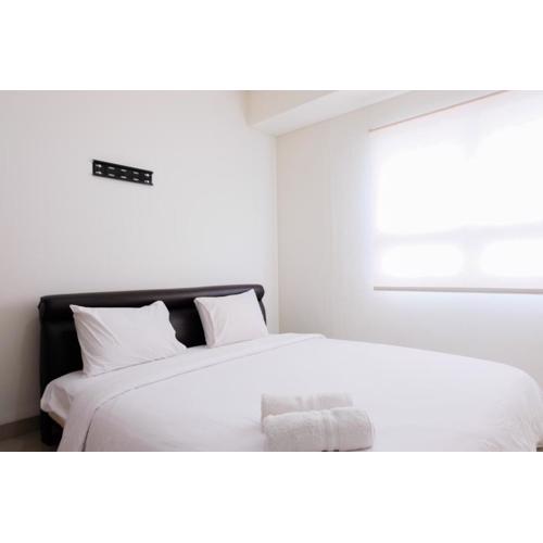 Simply Furnished 1BR at Paramount Skyline Apartment By Travelio