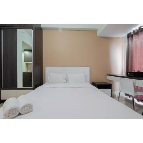 Simply Furnished Studio Grand Dhika City Apartment By Travelio